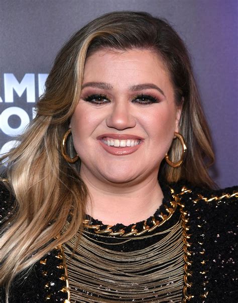 Kelly Clarkson .
